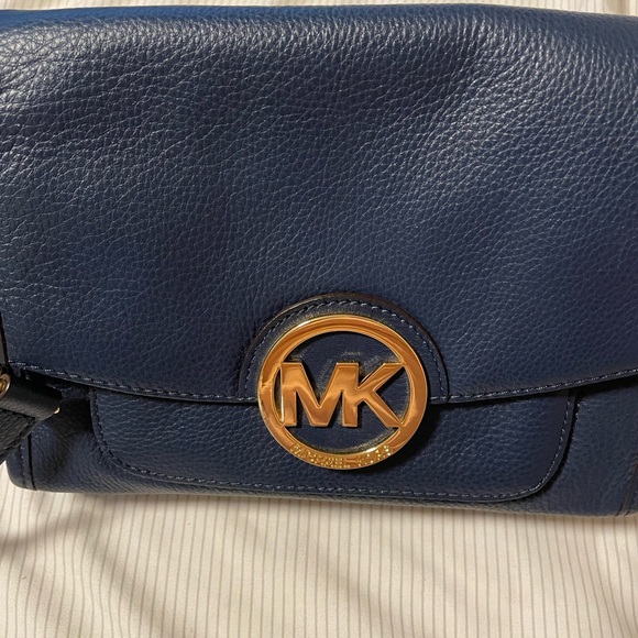 MK Margo Messenger Crossbody Purse - Picture 7 of 12